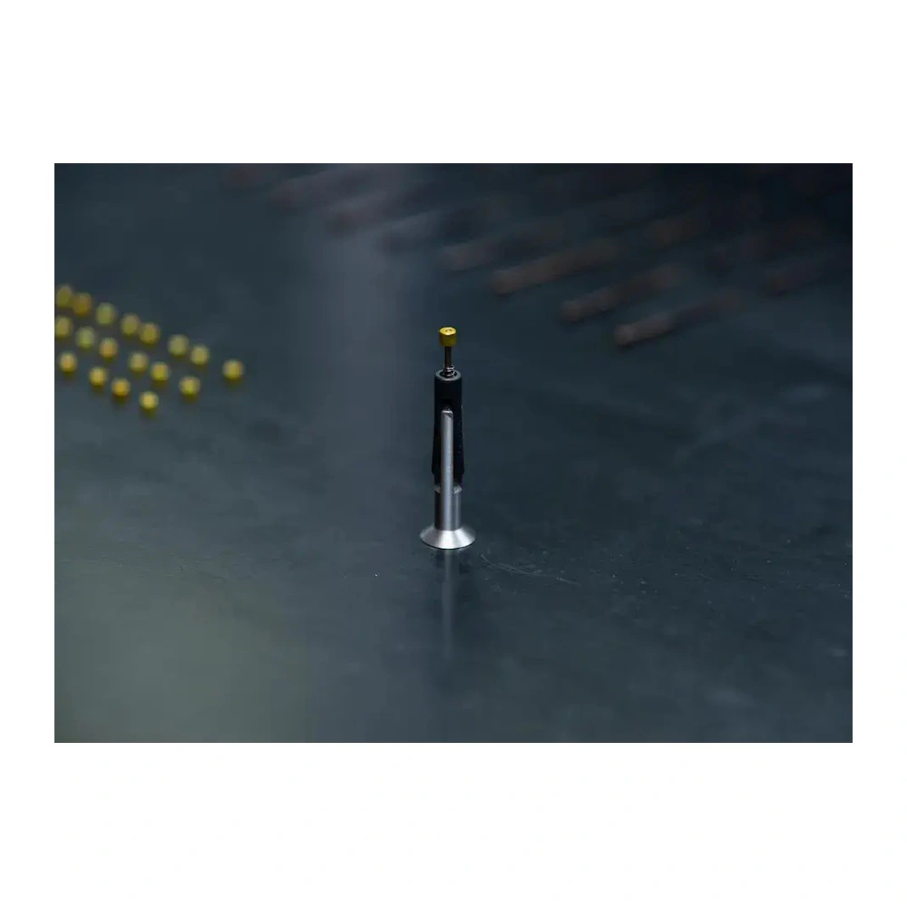 מחבר Kwikbolt Lightning מותקן בלוח באתר ייצור תעופתי - Kwikbolt Lightning fastener installed in an aerospace production panel