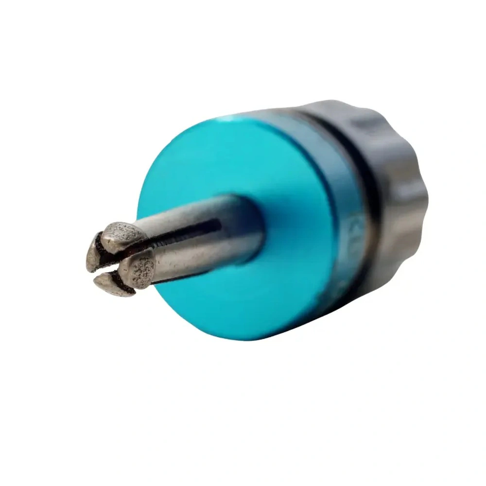 תקריב של ראש ומנגנון הרגליים במחבר Kwikbolt Thunder - Close-up of the head and leg mechanism of a Kwikbolt Thunder fastener