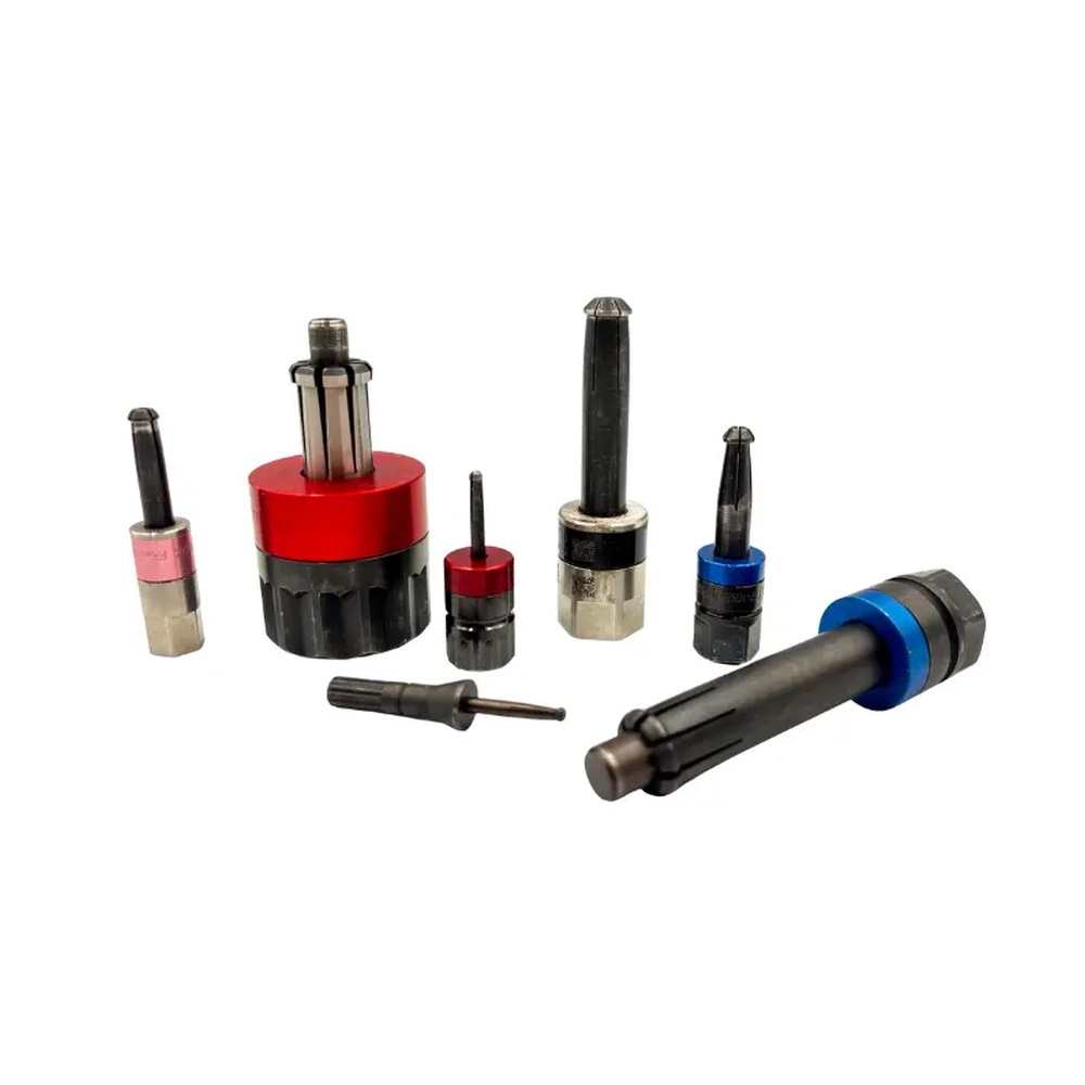 מבחר מחברי Kwikbolt Thunder במידות ובתצורות שונות - Selection of Kwikbolt Thunder fasteners in different sizes and configurations
