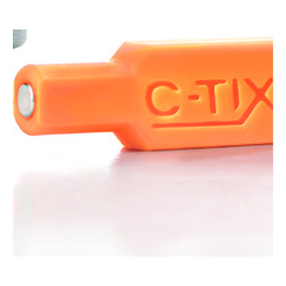 תקריב חלקי של גוף כתום עם כיתוב C-TIX וקצה גלילי עם מכסה מתכתי קטן
