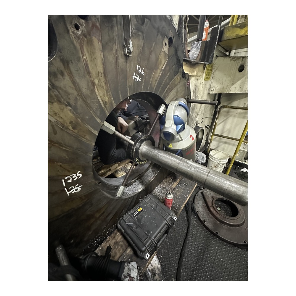 בור קווי גדול עם מוט ומפעיל - Large line bore with shaft and operator