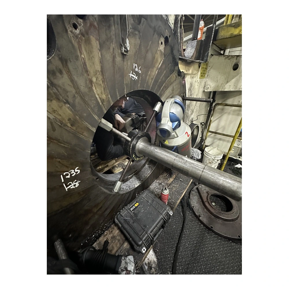בור קווי גדול עם מוט ומפעיל - Large line bore with shaft and operator