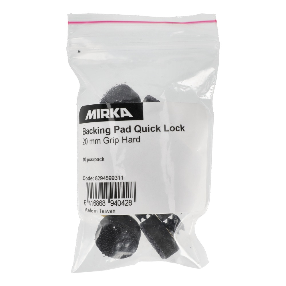 שקית פלסטיק שקופה עם תווית Mirka, ובתוכה כמה חלקים שחורים קטנים