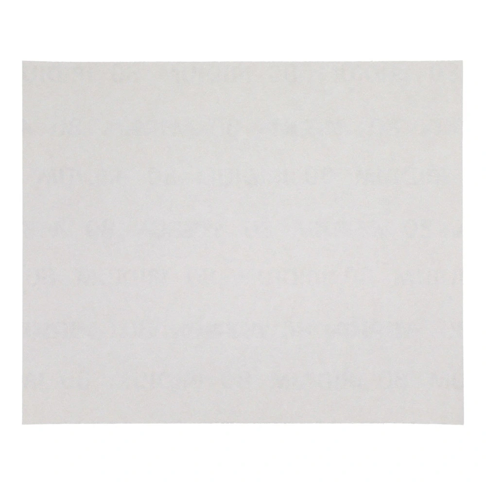 יריעת נייר ליטוש מלבנית לבנה על רקע לבן - A rectangular white sanding sheet on a white background