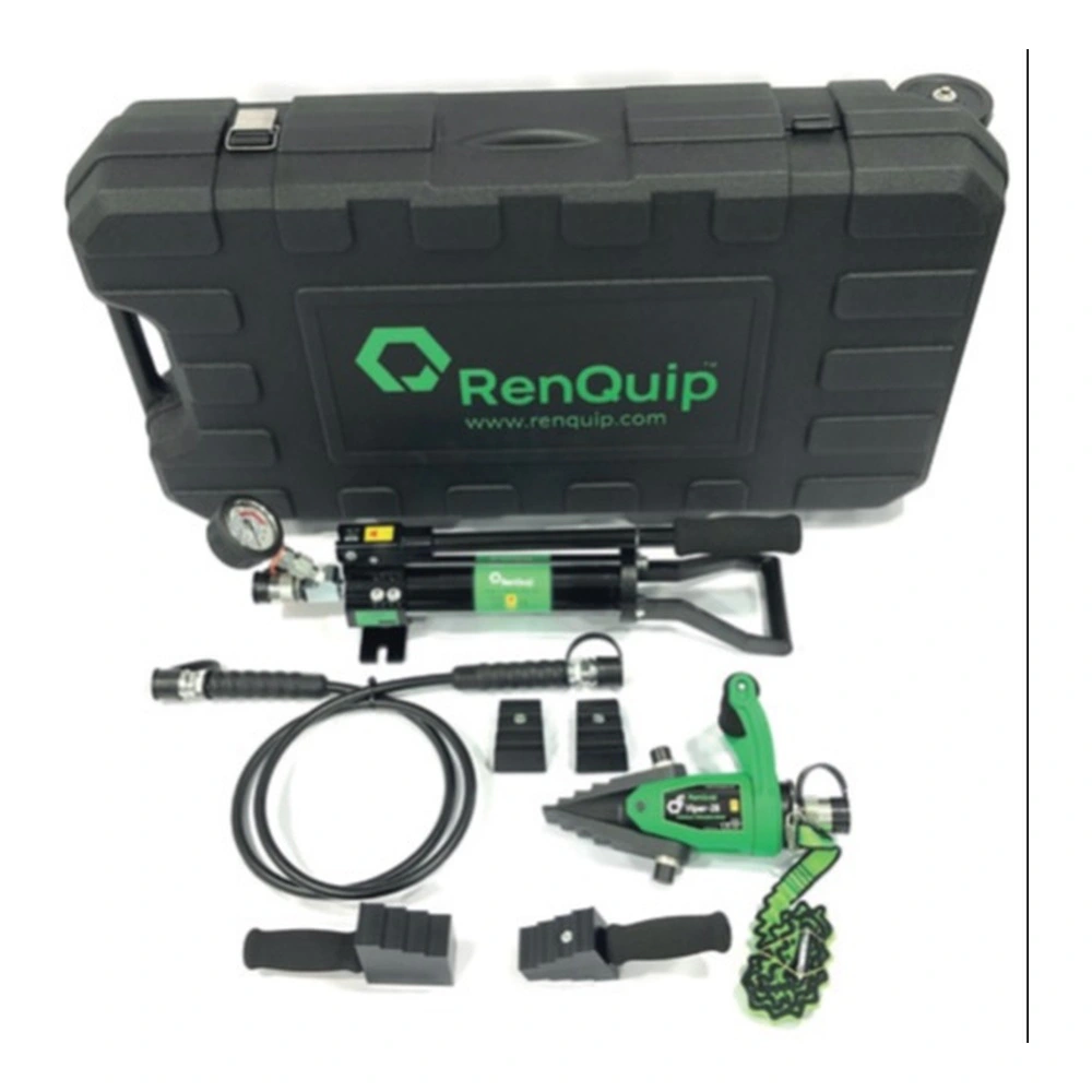 מארז פתוח עם כלים וצינורות מסודרים - Open case with tools and hoses arranged