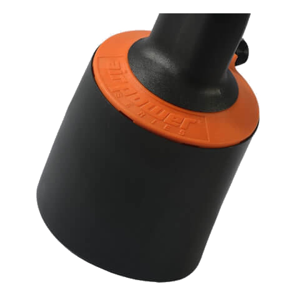 תקריב של בסיס שחור עם טבעת כתומה