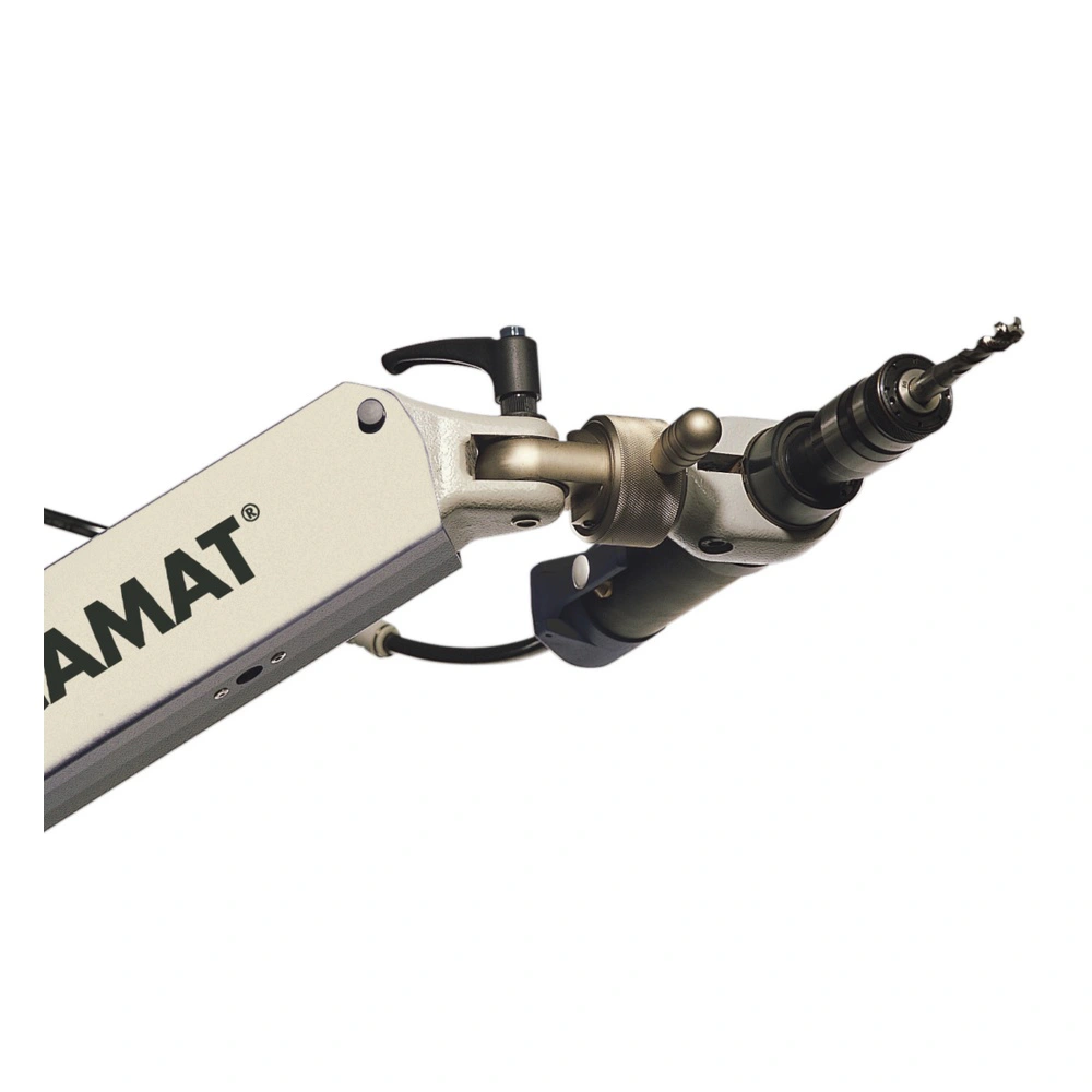 ראש Roscamat 200 VH ומחזיק הכלי מוטים להברזה בזווית - Roscamat 200 VH head and toolholder tilted for angled tapping