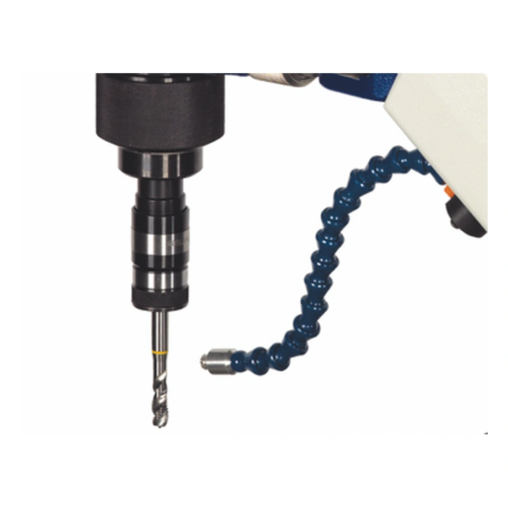 פיית הסיכה האוטומטית לצד המברז בציר של Roscamat Mosquito - Automatic lubrication nozzle beside the tap on the Roscamat Mosquito